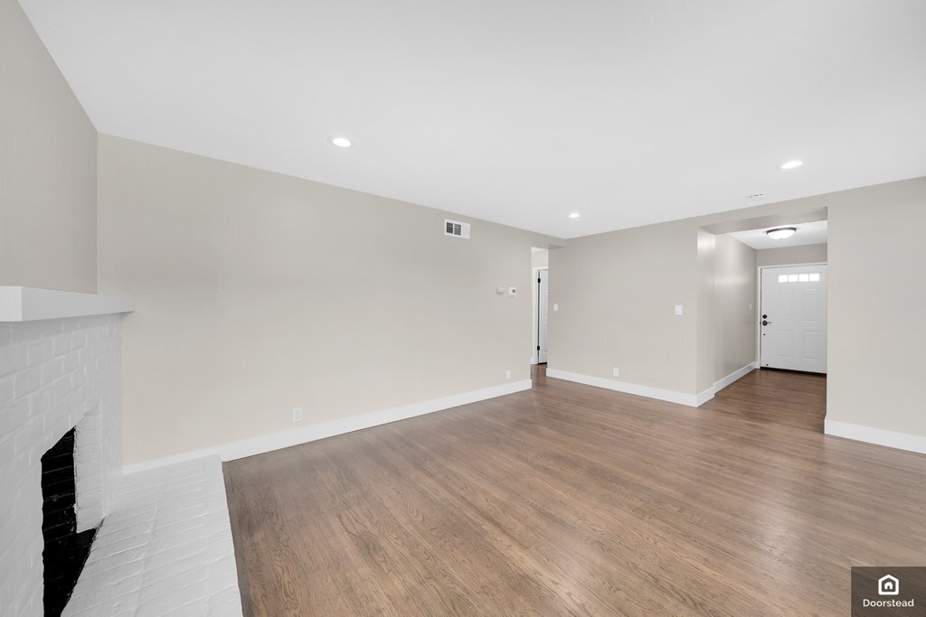 Building Photo - 25579 Calaroga Ave