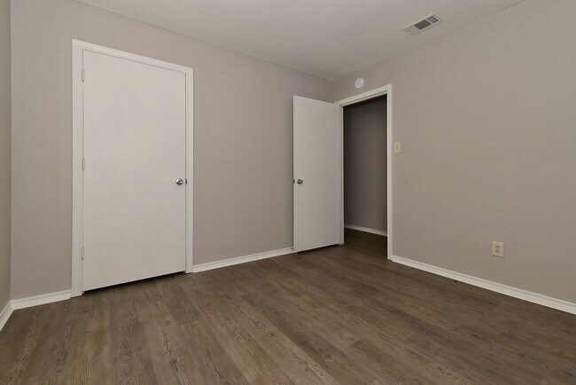 Building Photo - 4008 Templeton St