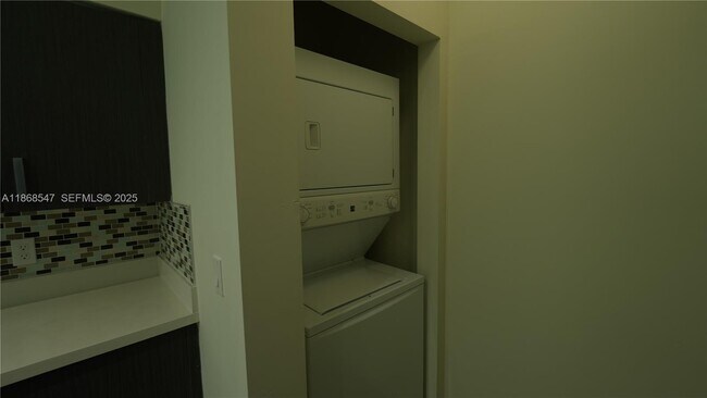 Building Photo - 729 NW 2nd St