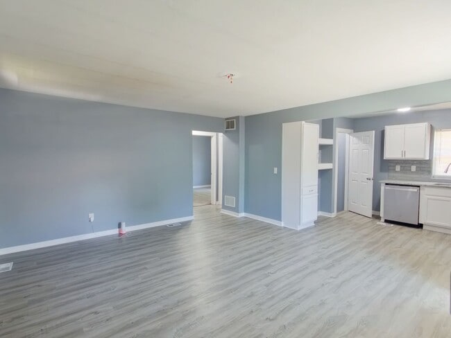 Building Photo - 2027 N Spruce St