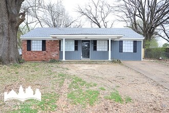 Building Photo - 4227 Kenosha Rd