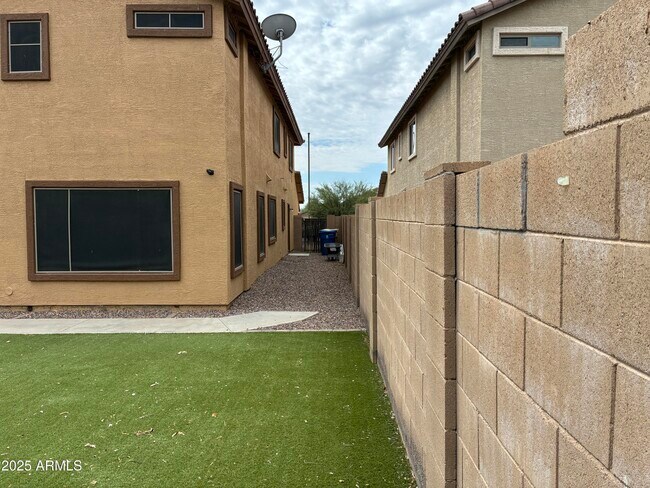 Building Photo - 25550 W Pioneer St
