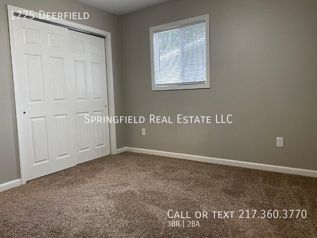Building Photo - 1725 Deerfield-