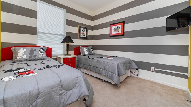 Building Photo - 8150 Fan Palm Way