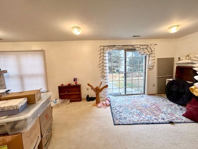 Building Photo - 5 Milestone Manor Ct