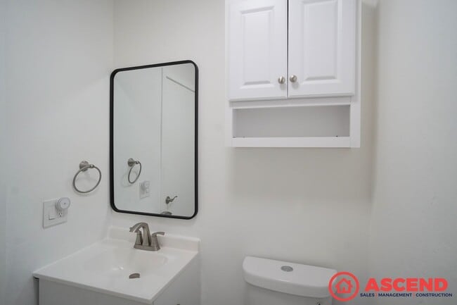 Building Photo - Beautiful Home Off Merle Haggard Dr!