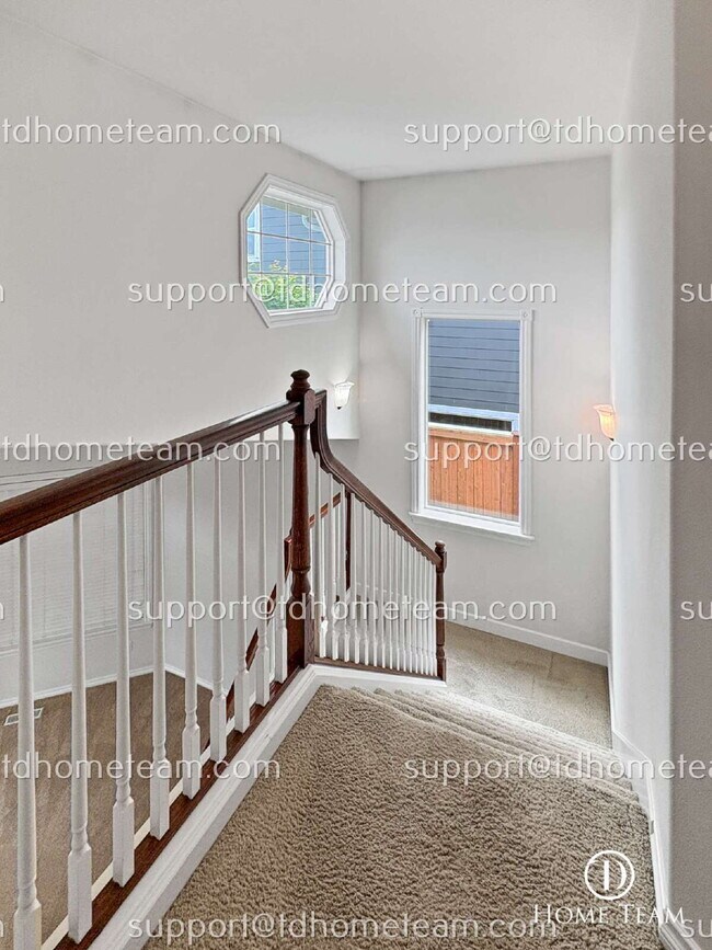 Building Photo - "Spacious 4-Bed Oasis in Kent with Elegant Granite & Hardwood Finishes!"