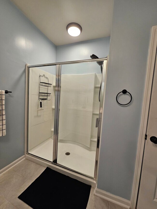 Building Photo - Long Term Rental - 3 Bed, 2 Bath in Bells ...