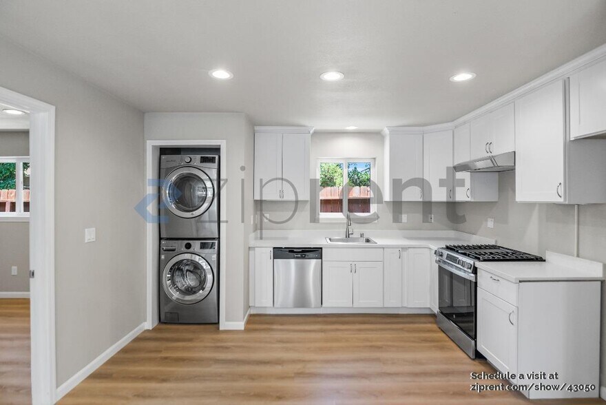 Building Photo - 1715 96th Ave