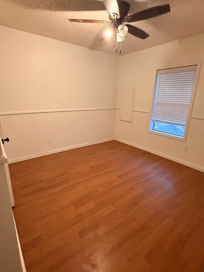 Building Photo - 1111 S Interurban St