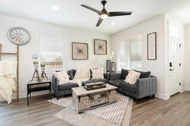 Building Photo - Eastside townhome in the desirable Petrosa neighborhood