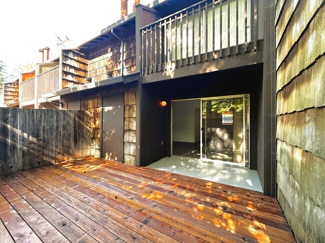 Building Photo - 1358 Parkway Dr