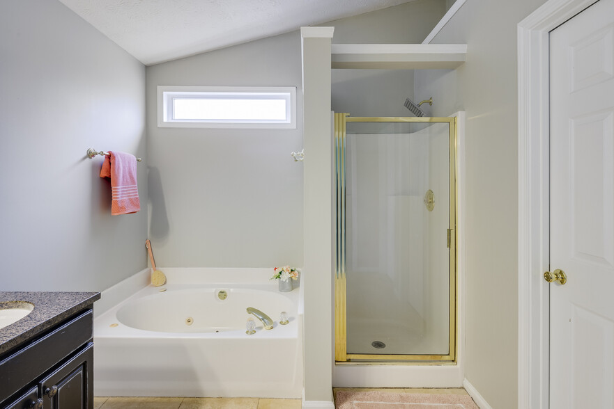 Building Photo - 13005 Crabapple Lake Dr