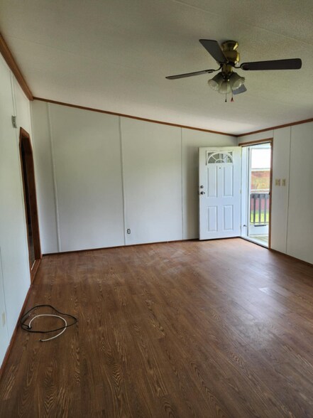 Building Photo - 475 Cold Spring Rd