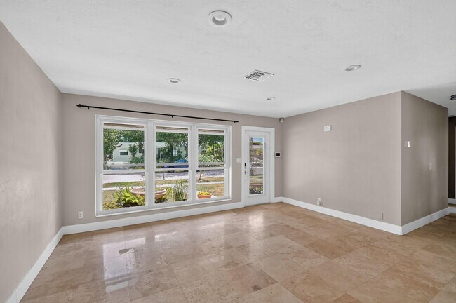 Building Photo - 907 Wright Dr