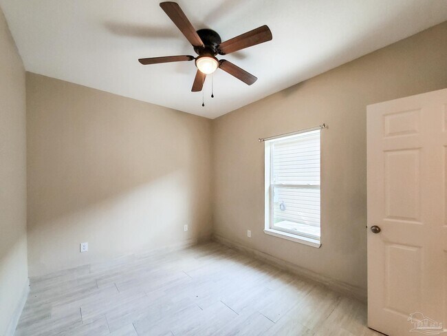 Building Photo - 2425 E Johnson Ave