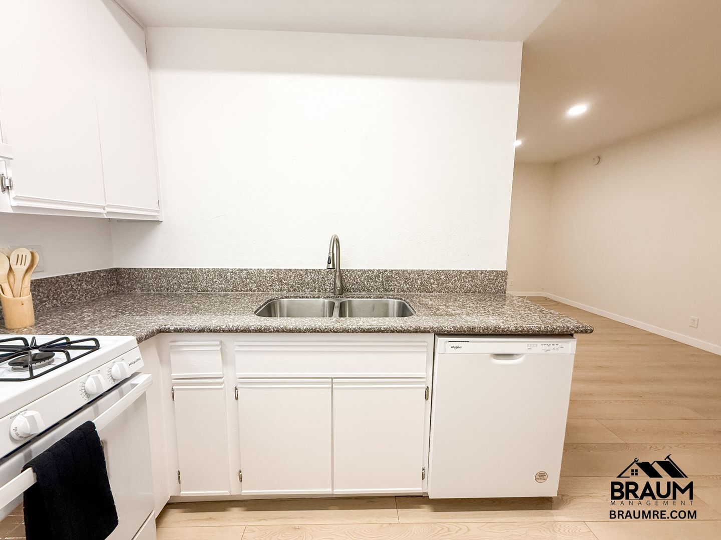 Building Photo - 11459 Collins St