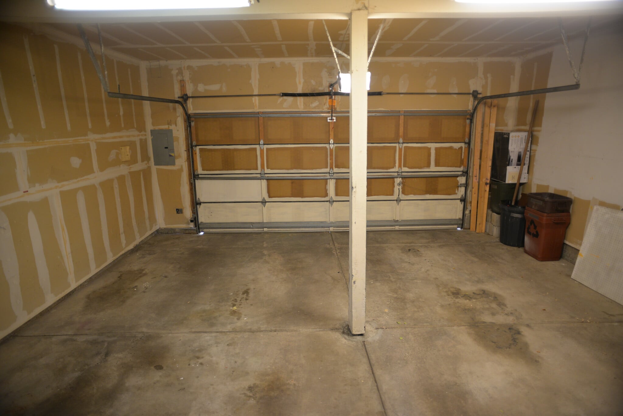 Garage - 2862 W Long Dr