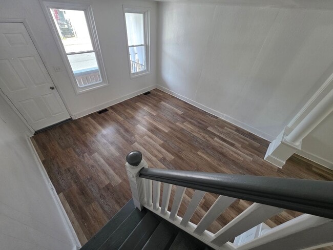 Building Photo - 1615 Lancaster Ave