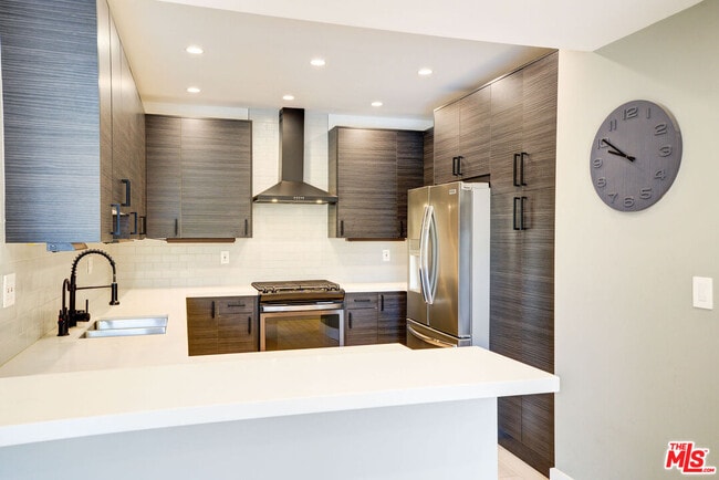 Building Photo - 423 N Palm Dr