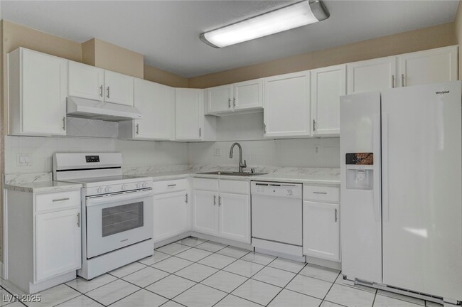 Building Photo - 6121 Edgewood Cir