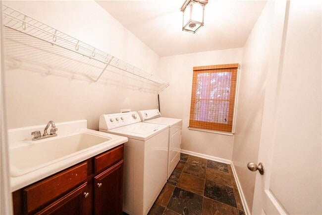 Building Photo - 1949 Point River Dr