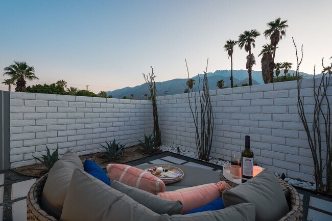 Building Photo - Retro Chic Oasis Saltwater Pool, Spa & Mnt...