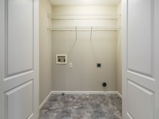 Building Photo - 2 Bedroom 2 Bath Townhome with Unfinished Basement