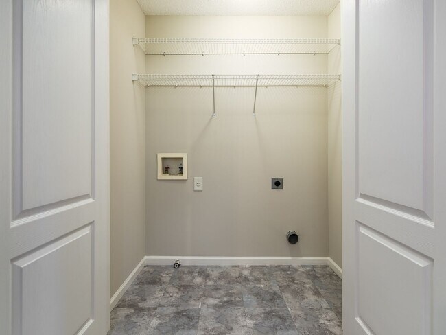 Building Photo - 427 Red Coat Ln