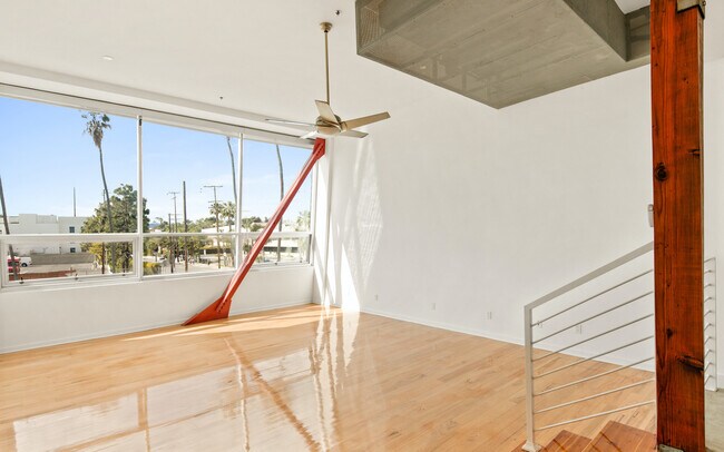Building Photo - 615 Hampton Dr