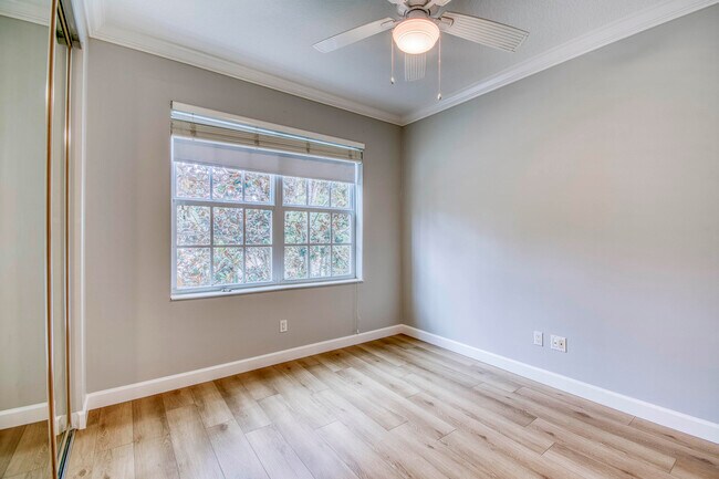 Building Photo - 240 Poinciana Dr