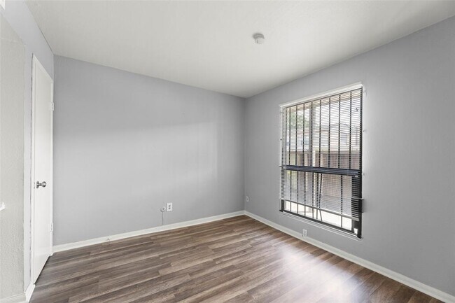 Building Photo - 2100 Wilcrest Dr