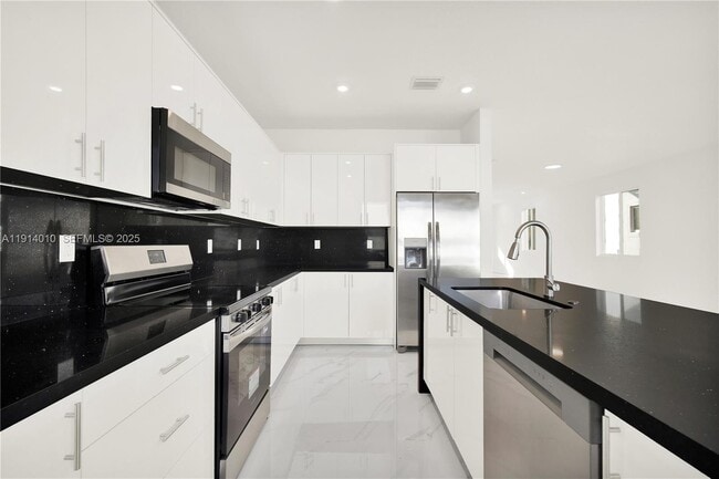 Building Photo - 22535 SW 125th Ave