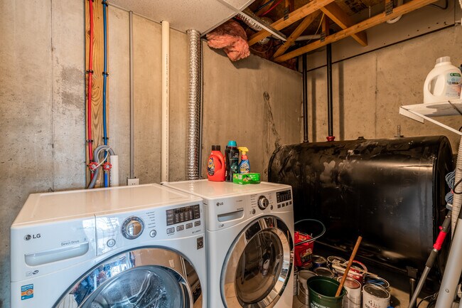 Building Photo - 39 River Village Dr