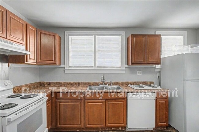 Building Photo - 633 W 35th St