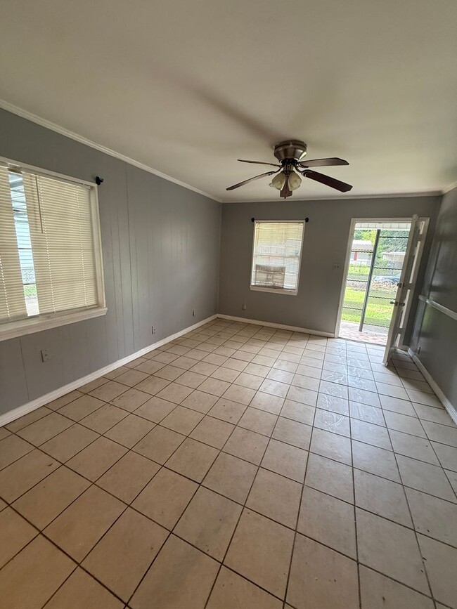 Building Photo - Rental Property In Sunset
