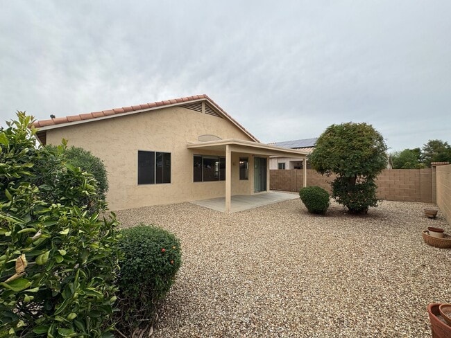 Building Photo - 2 Bedroom Single Story Home Available in Arizona Traditions Retirement Community Located Near Bel...