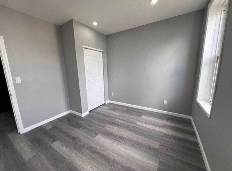 Building Photo - 2448 86th St