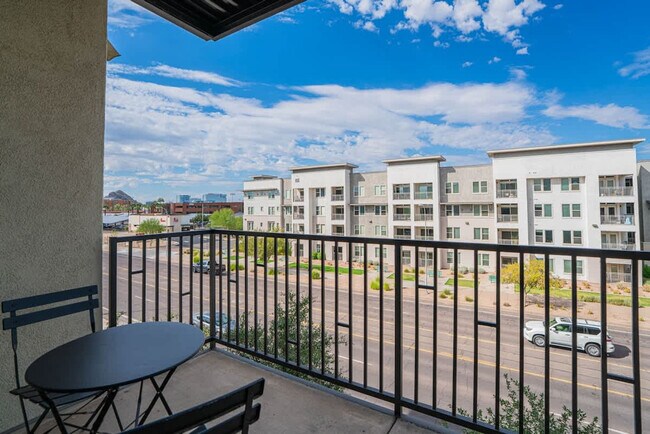 Building Photo - 1275 E University Dr