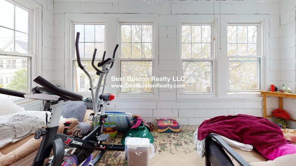 Building Photo - 38 Sterling St