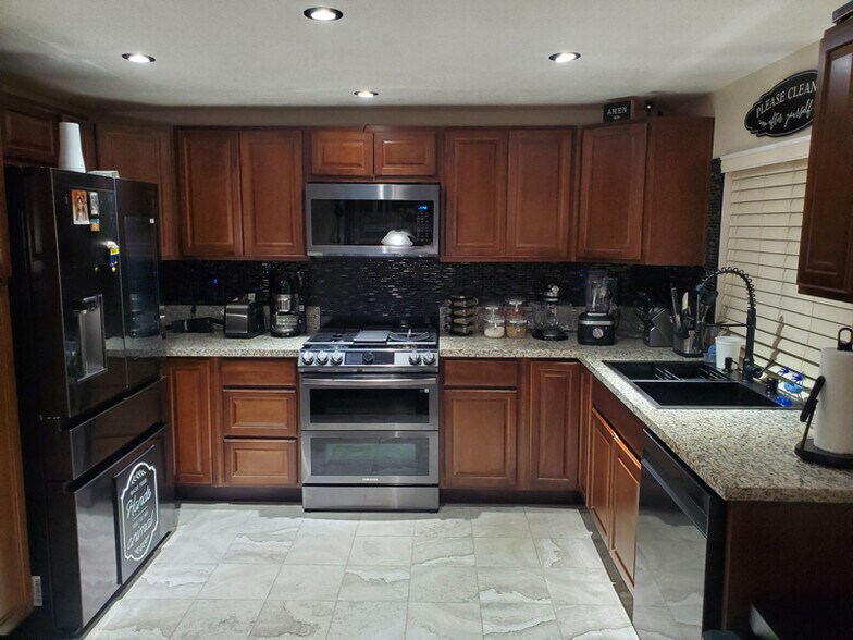 Building Photo - 22956 Scribner Dr