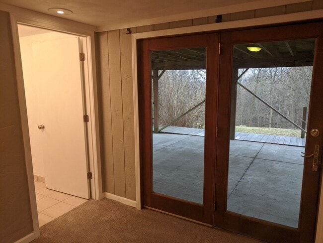 Building Photo - *****Huge 4 bedroom, 3 full bath home FOR ...