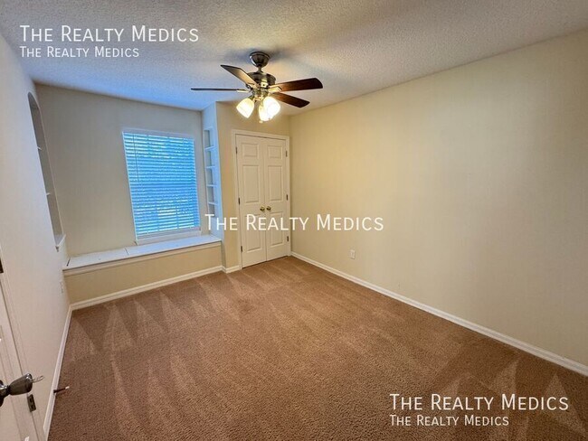 Building Photo - 2737 Scarborough Dr