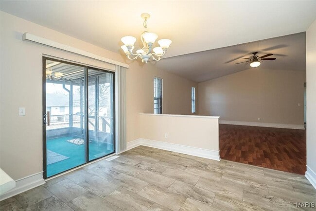 Building Photo - 2018 Creekpoint Dr