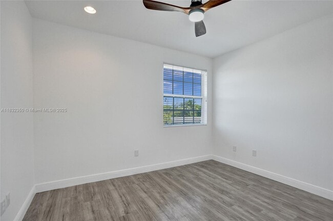 Building Photo - 1137 NE 3rd Ave