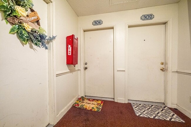 Primary Photo - 1320 Park Glen Dr