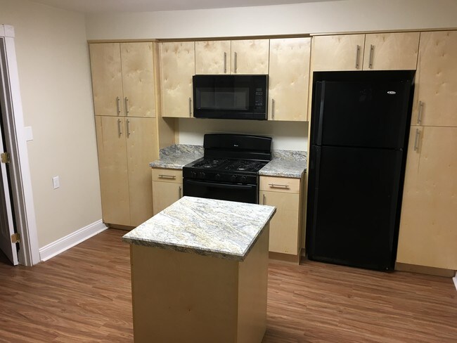 Building Photo - 36 Cowan St