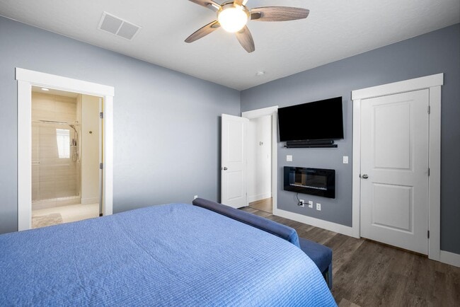 Building Photo - 9030 W Bowie St