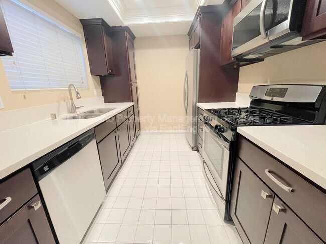 Building Photo - 12121 Centralia St