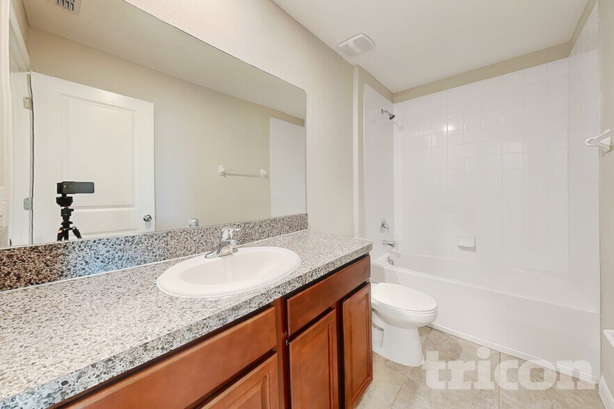 Building Photo - 4906 White Chicory Dr